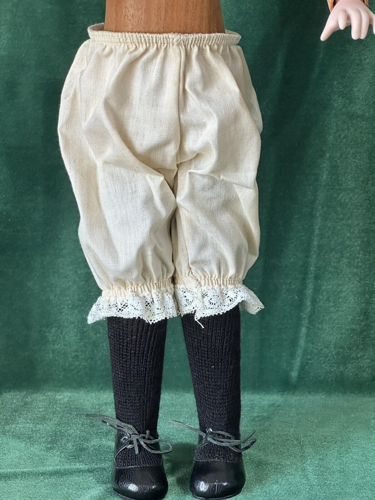 MIB Wendy Lawton “At Aunty’s House” Wooden Jointed/Porcelain 16” Doll LE 350