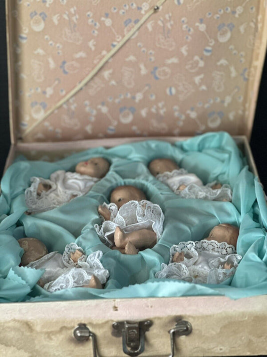 Vintage 1930’s (?) Set Of Dionne Quintuplets Composition Dolls In Original Box